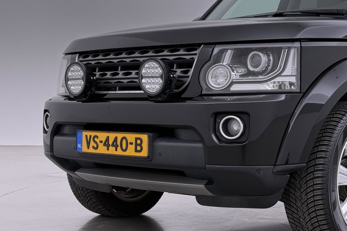 Land Rover Discovery 3.0 TDV6 SE | GRIJS KENTEKEN | Luchtvering | Trekhaak | Stoel+Stuurverwarming | Meridian | Camera | Leder | 19 Inch