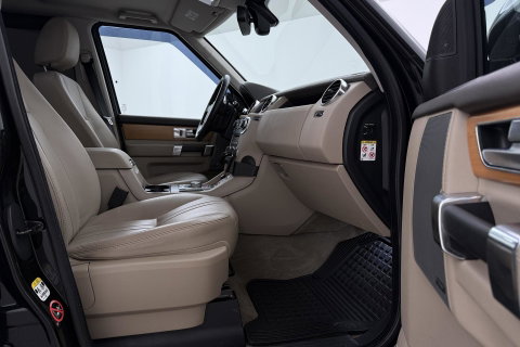 Land Rover Discovery 3.0 TDV6 SE | GRIJS KENTEKEN | Luchtvering | Trekhaak | Stoel+Stuurverwarming | Meridian | Camera | Leder | 19 Inch