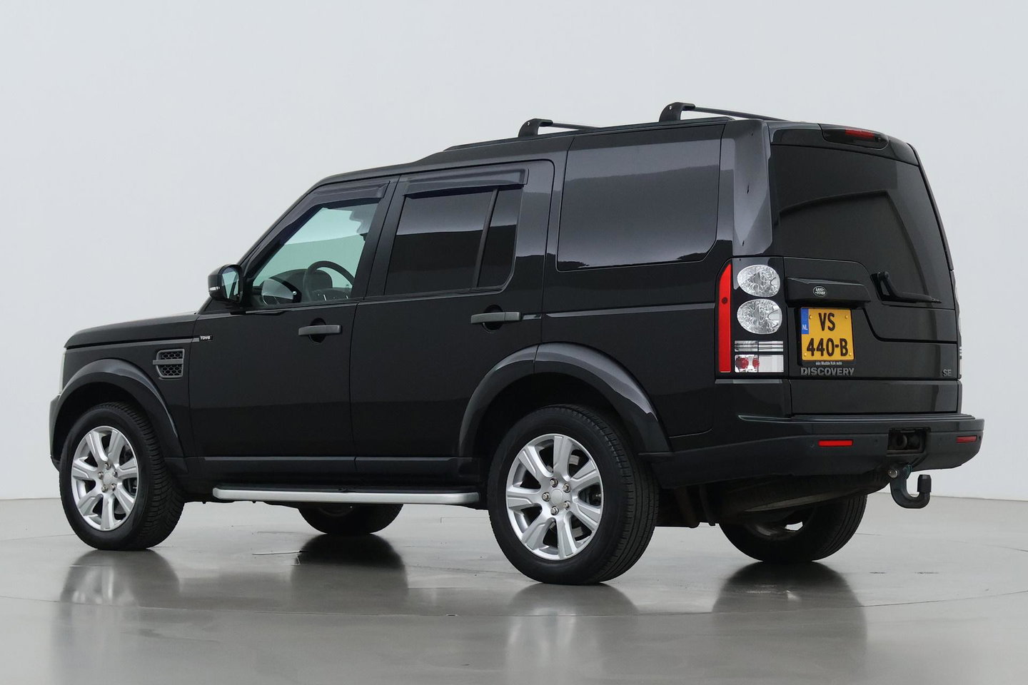 Land Rover Discovery 3.0 TDV6 SE | GRIJS KENTEKEN | Luchtvering | Trekhaak | Stoel+Stuurverwarming | Meridian | Camera | Leder | 19 Inch