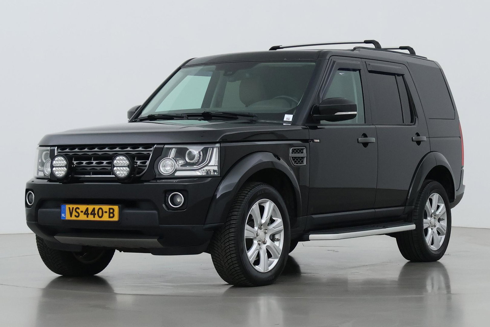 Land Rover Discovery 3.0 TDV6 SE | GRIJS KENTEKEN | Luchtvering | Trekhaak | Stoel+Stuurverwarming | Meridian | Camera | Leder | 19 Inch