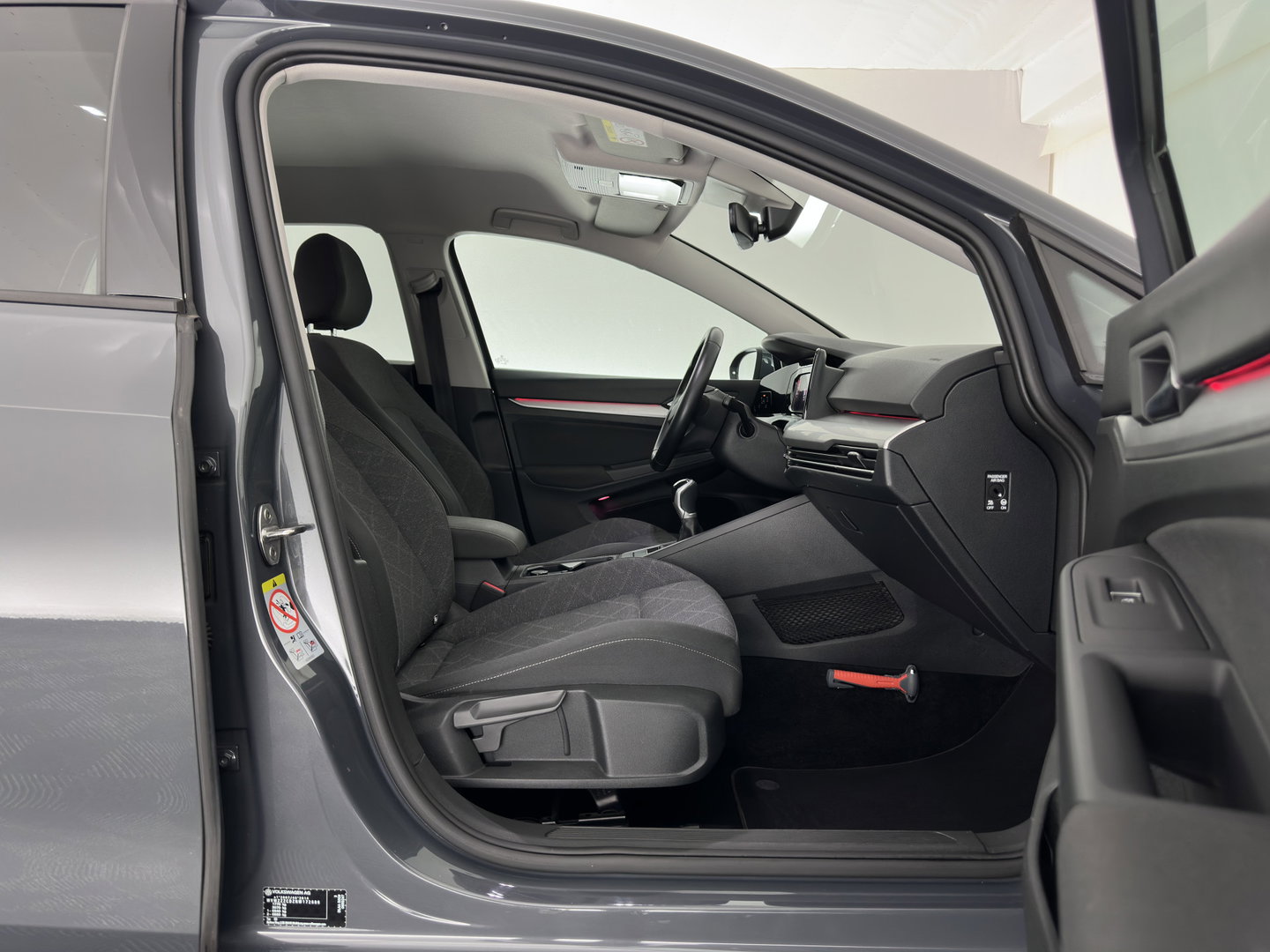 Volkswagen Golf 1.0 TSI Life *FULL-LED | ADAPTIVE-CRUISE | DIGI-COCKPIT | NAVI-FULLMAP | AMBIENTLIGHT | COMFORTSEATS | CAMERA | KEYLESS | DAB+ | PRIVACY-GLASS | ECC | PDC | 17''ALU*