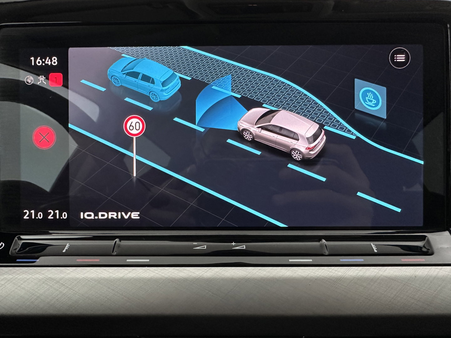 Volkswagen Golf 1.0 TSI Life *FULL-LED | ADAPTIVE-CRUISE | DIGI-COCKPIT | NAVI-FULLMAP | AMBIENTLIGHT | COMFORTSEATS | CAMERA | KEYLESS | DAB+ | PRIVACY-GLASS | ECC | PDC | 17''ALU*