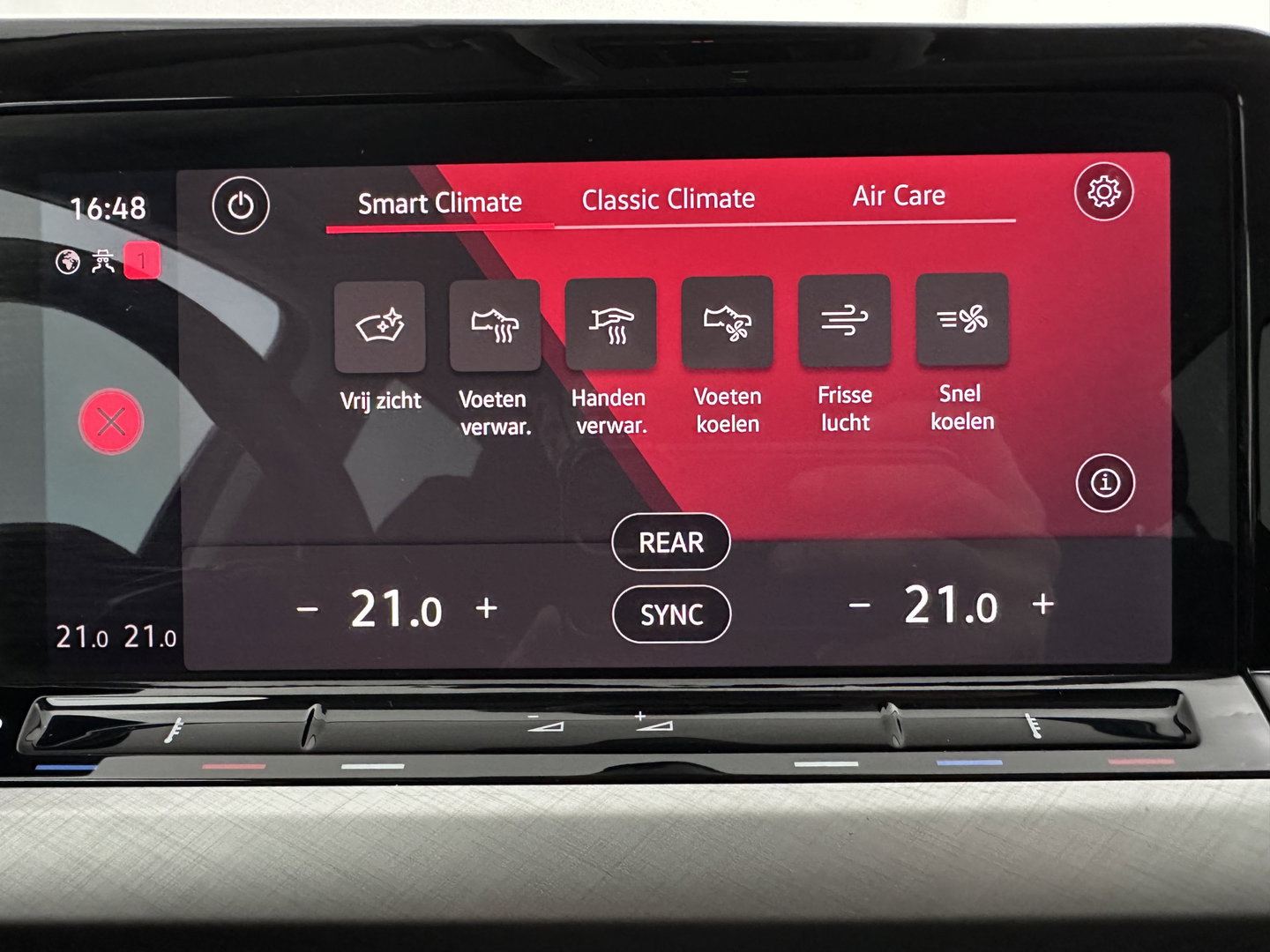 Volkswagen Golf 1.0 TSI Life *FULL-LED | ADAPTIVE-CRUISE | DIGI-COCKPIT | NAVI-FULLMAP | AMBIENTLIGHT | COMFORTSEATS | CAMERA | KEYLESS | DAB+ | PRIVACY-GLASS | ECC | PDC | 17''ALU*