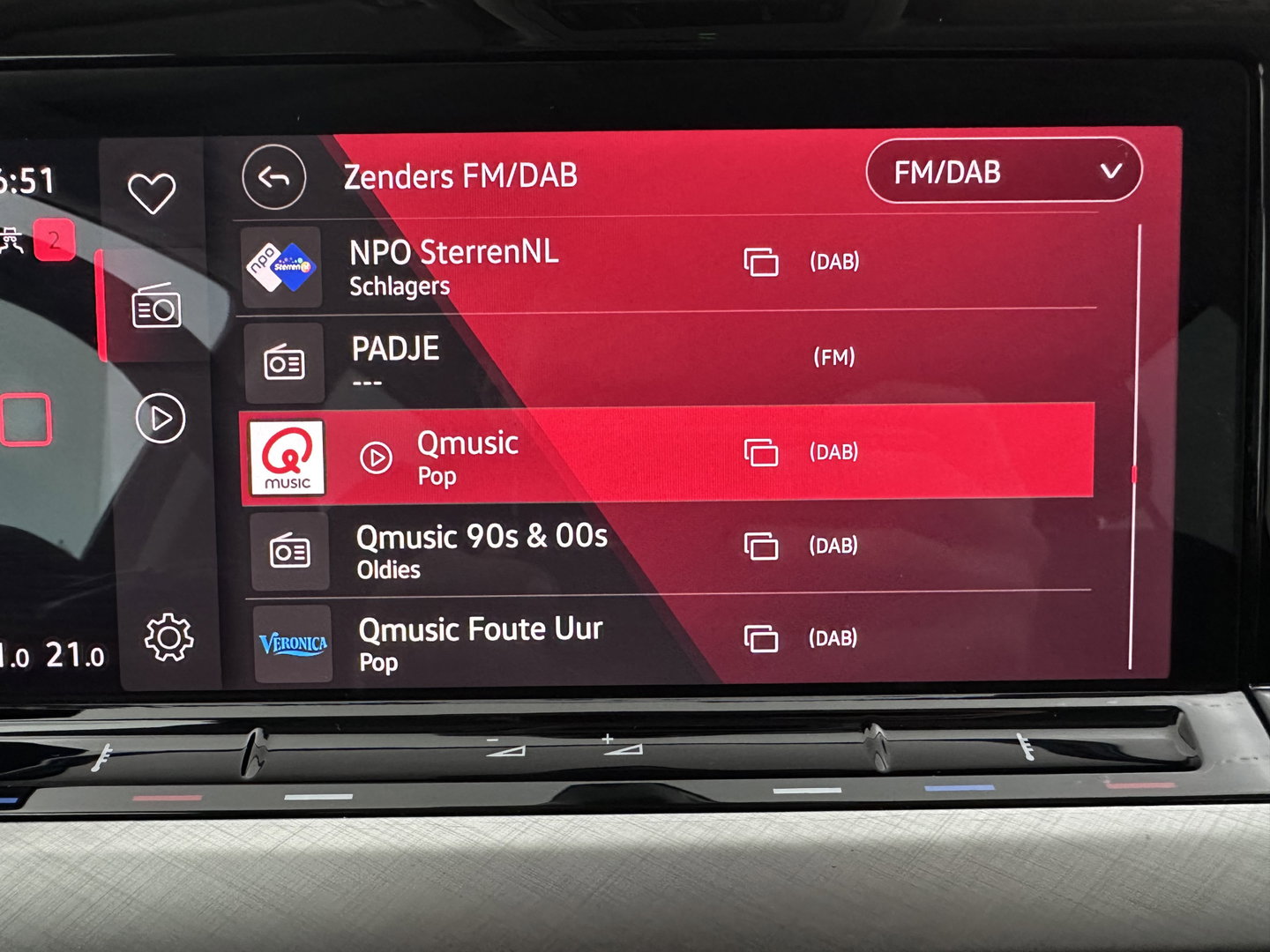 Volkswagen Golf 1.0 TSI Life *FULL-LED | ADAPTIVE-CRUISE | DIGI-COCKPIT | NAVI-FULLMAP | AMBIENTLIGHT | COMFORTSEATS | CAMERA | KEYLESS | DAB+ | PRIVACY-GLASS | ECC | PDC | 17''ALU*