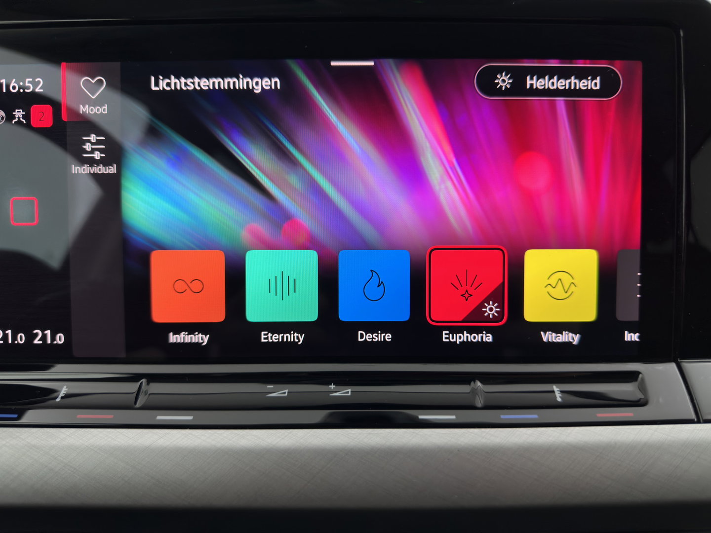 Volkswagen Golf 1.0 TSI Life *FULL-LED | ADAPTIVE-CRUISE | DIGI-COCKPIT | NAVI-FULLMAP | AMBIENTLIGHT | COMFORTSEATS | CAMERA | KEYLESS | DAB+ | PRIVACY-GLASS | ECC | PDC | 17''ALU*
