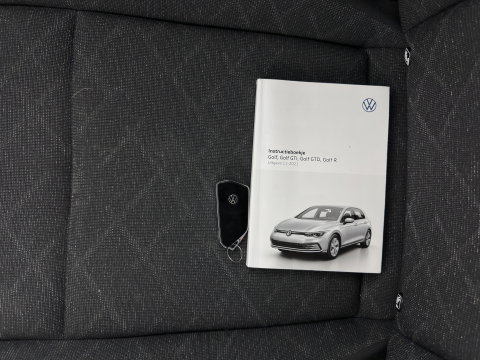 Volkswagen Golf 1.0 TSI Life *FULL-LED | ADAPTIVE-CRUISE | DIGI-COCKPIT | NAVI-FULLMAP | AMBIENTLIGHT | COMFORTSEATS | CAMERA | KEYLESS | DAB+ | PRIVACY-GLASS | ECC | PDC | 17''ALU*
