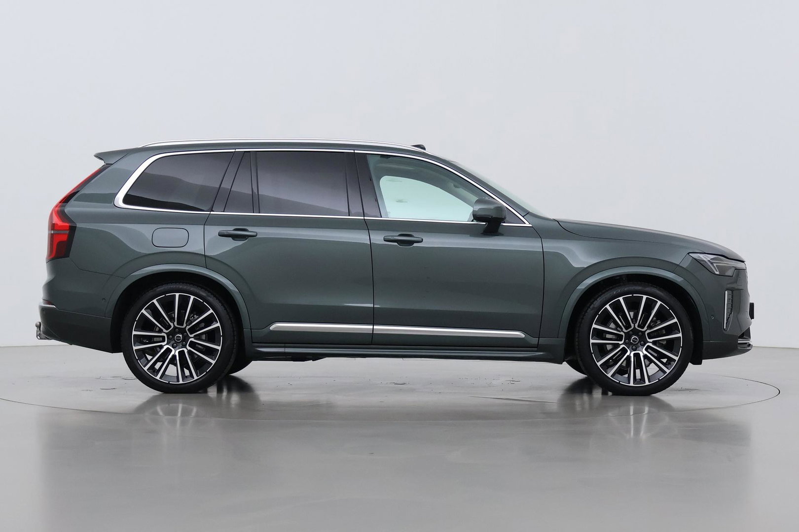 Volvo XC90 T8 Ultra Bright | Luchtvering | B&W | 22 Inch | Panoramadak | Trekhaak | 360° Camera | Head-Up | Massage