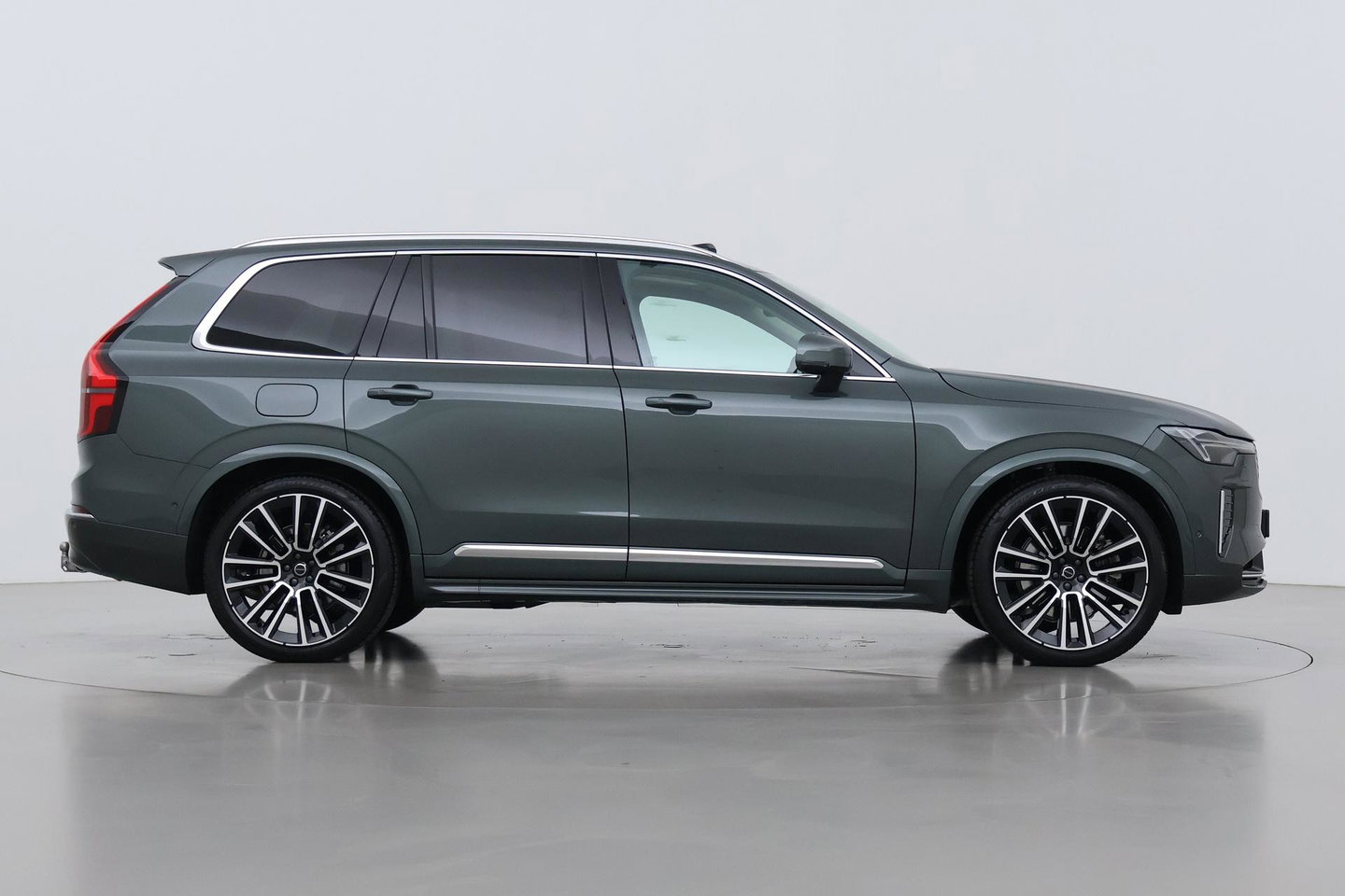 Volvo XC90 T8 Ultra Bright | Luchtvering | B&W | 22 Inch | Panoramadak | Trekhaak | 360° Camera | Head-Up | Massage