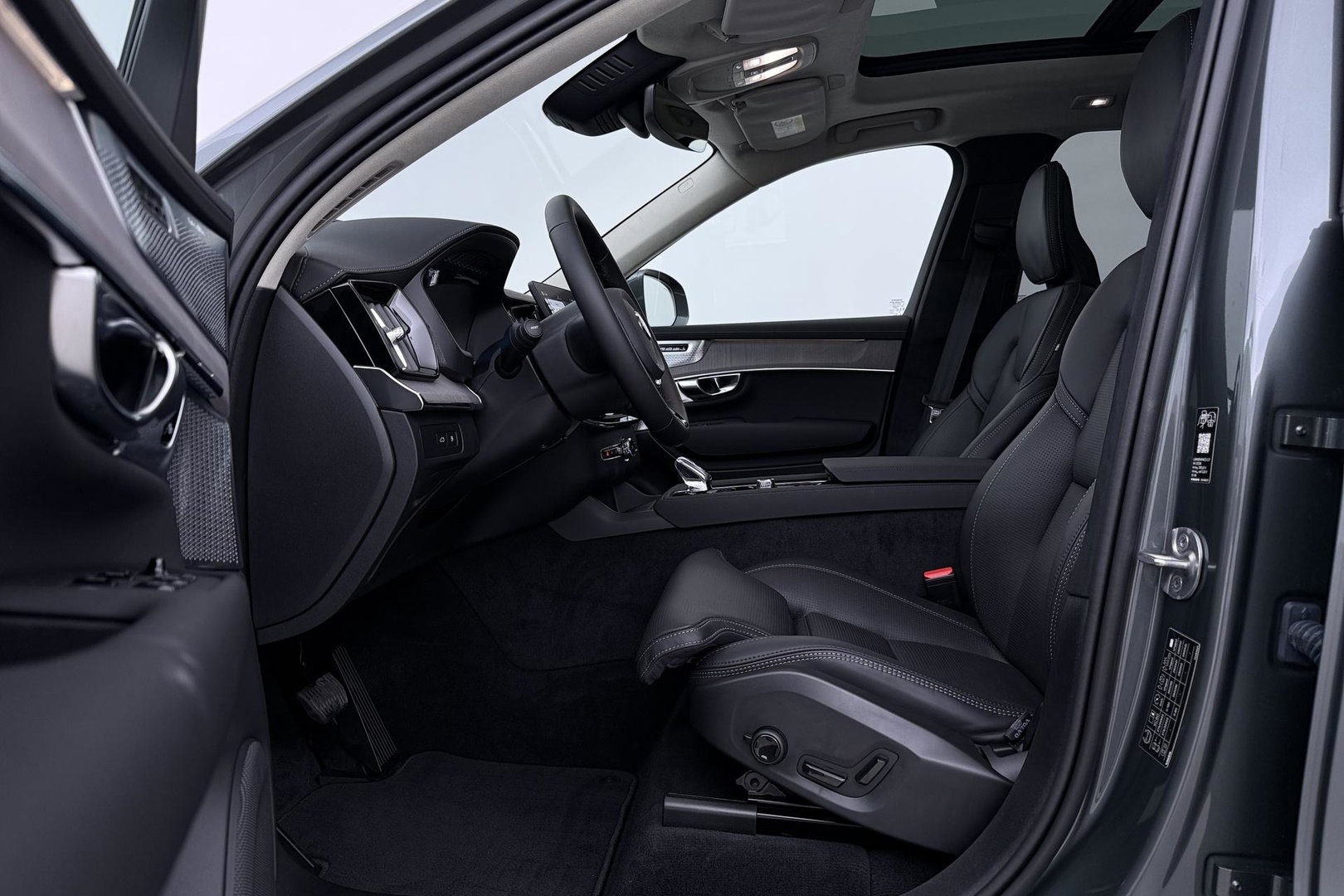 Volvo XC90 T8 Ultra Bright | Luchtvering | B&W | 22 Inch | Panoramadak | Trekhaak | 360° Camera | Head-Up | Massage