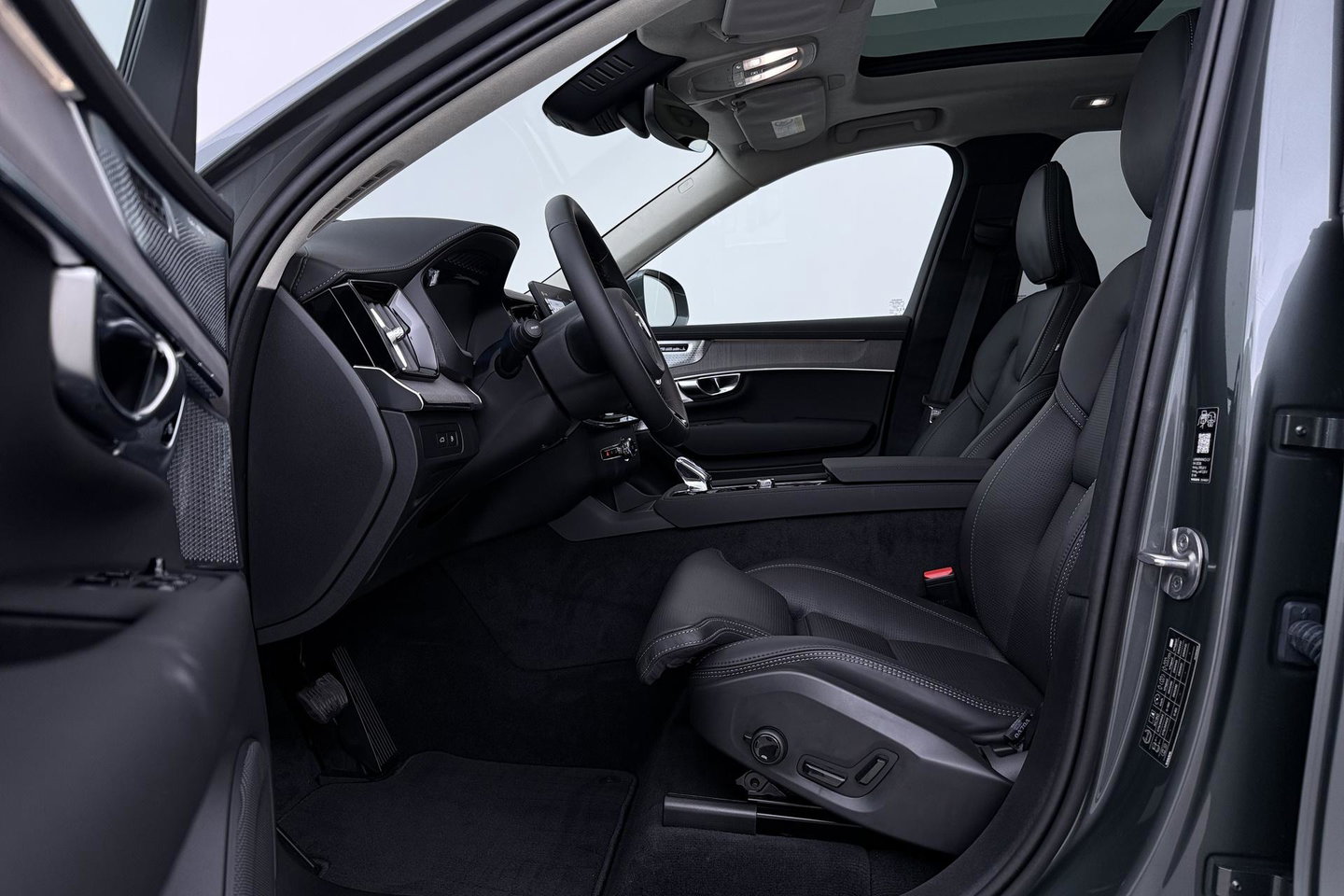 Volvo XC90 T8 Ultra Bright | Luchtvering | B&W | 22 Inch | Panoramadak | Trekhaak | 360° Camera | Head-Up | Massage