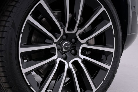 Volvo XC90 T8 Ultra Bright | Luchtvering | B&W | 22 Inch | Panoramadak | Trekhaak | 360° Camera | Head-Up | Massage