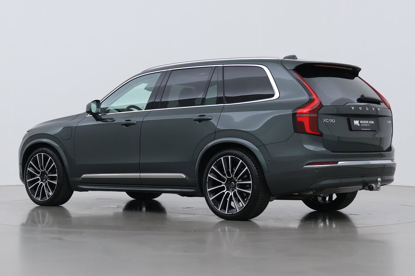 Volvo XC90 T8 Ultra Bright | Luchtvering | B&W | 22 Inch | Panoramadak | Trekhaak | 360° Camera | Head-Up | Massage