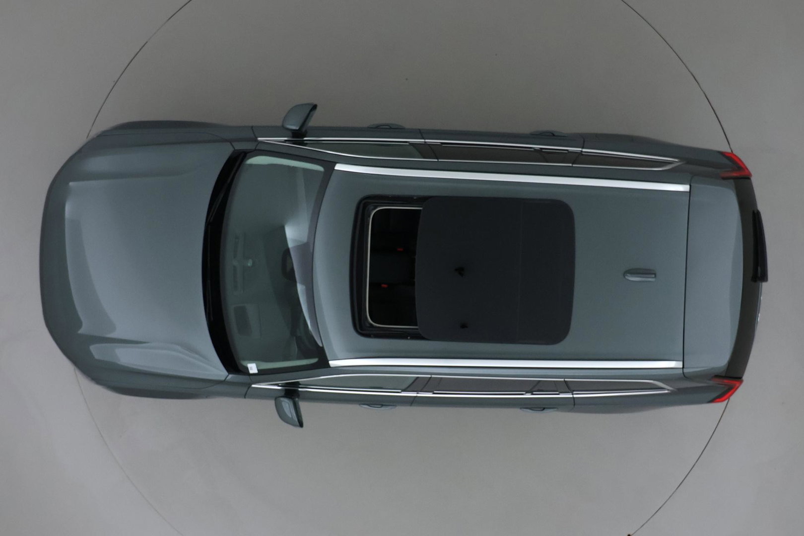 Volvo XC90 T8 Ultra Bright | Luchtvering | B&W | 22 Inch | Panoramadak | Trekhaak | 360° Camera | Head-Up | Massage
