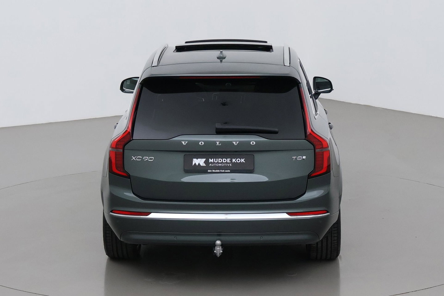 Volvo XC90 T8 Ultra Bright | Luchtvering | B&W | 22 Inch | Panoramadak | Trekhaak | 360° Camera | Head-Up | Massage