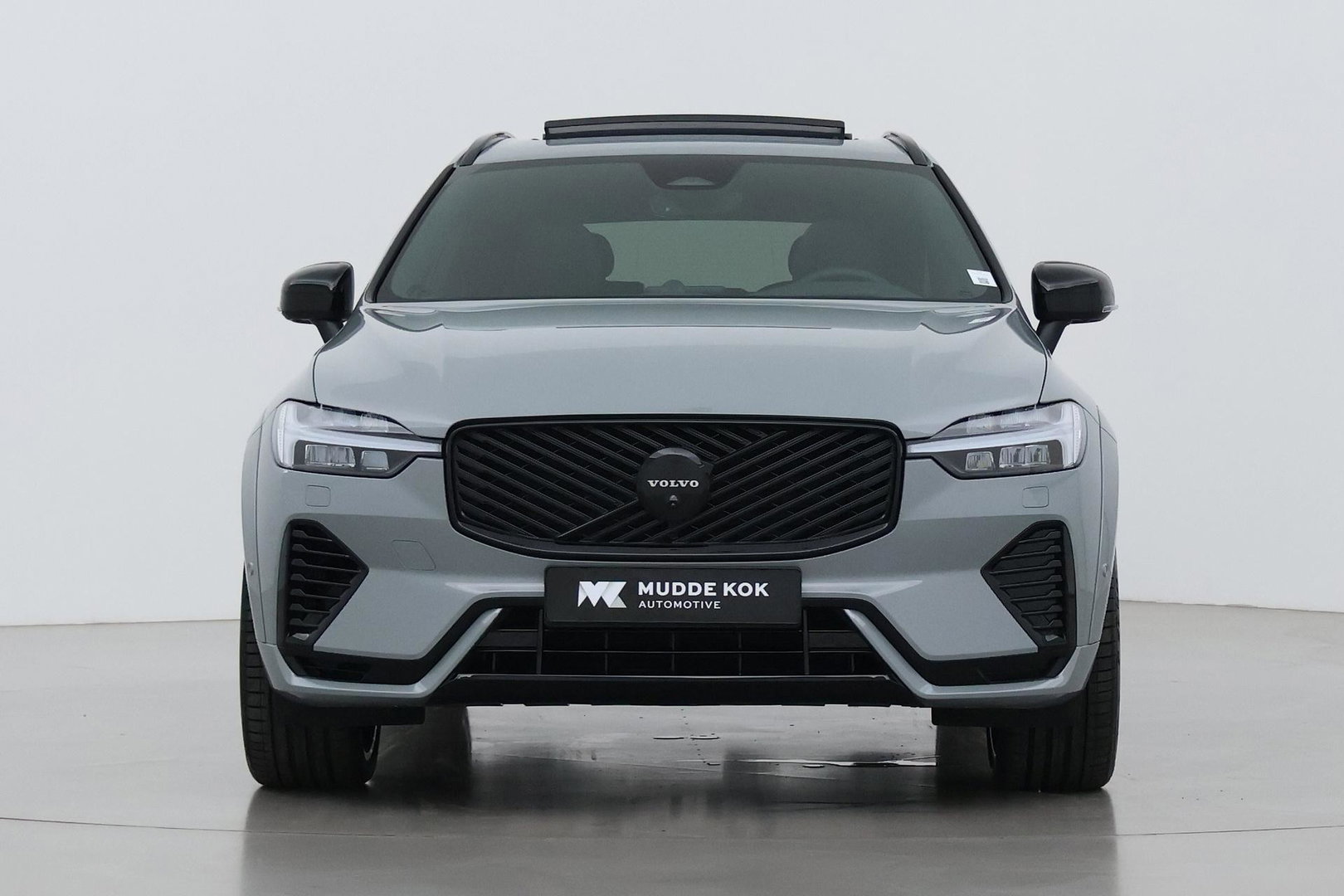 Volvo XC60 T6 Ultra Black Edition | Luchtvering  | 22 Inch | Stoelventilatie | Bowers&Wilkins | Trekhaak | 360° Camera |