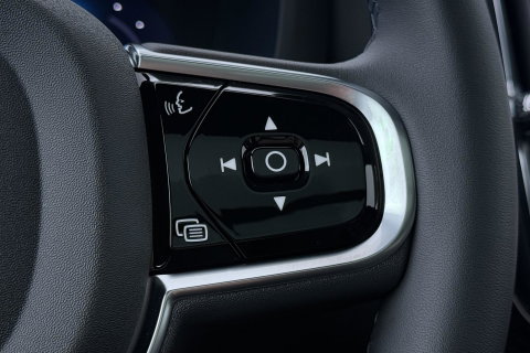Volvo XC60 T6 Ultra Black Edition | Luchtvering  | 22 Inch | Stoelventilatie | Bowers&Wilkins | Trekhaak | 360° Camera |