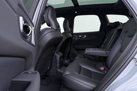 Volvo XC60 T6 Ultra Black Edition | Luchtvering  | 22 Inch | Stoelventilatie | Bowers&Wilkins | Trekhaak | 360° Camera |