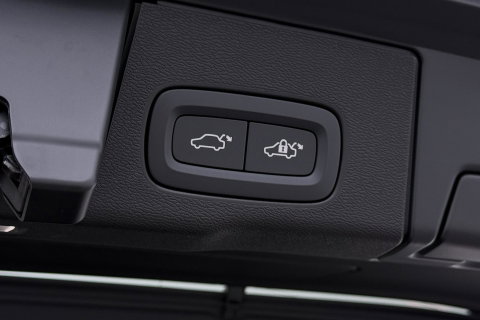 Volvo XC60 T6 Ultra Black Edition | Luchtvering  | 22 Inch | Stoelventilatie | Bowers&Wilkins | Trekhaak | 360° Camera |