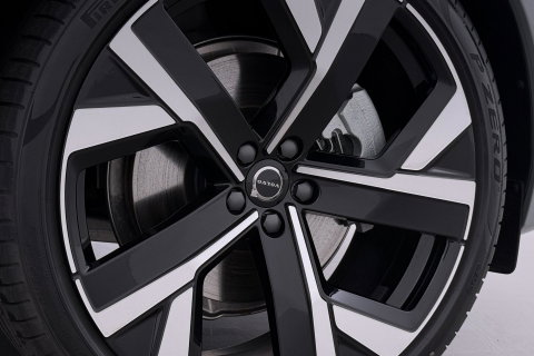 Volvo XC60 T6 Ultra Black Edition | Luchtvering  | 22 Inch | Stoelventilatie | Bowers&Wilkins | Trekhaak | 360° Camera |
