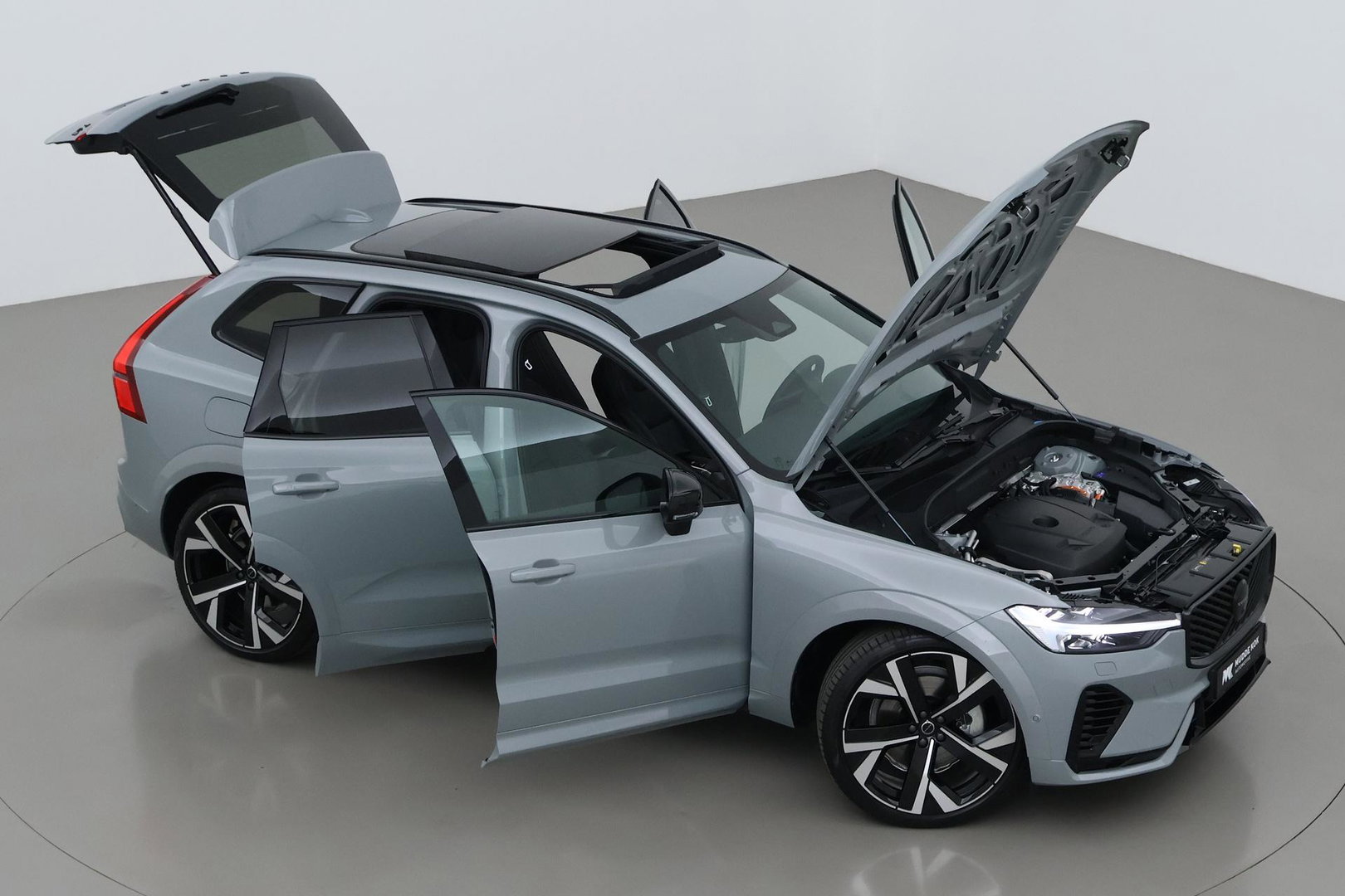 Volvo XC60 T6 Ultra Black Edition | Luchtvering  | 22 Inch | Stoelventilatie | Bowers&Wilkins | Trekhaak | 360° Camera |