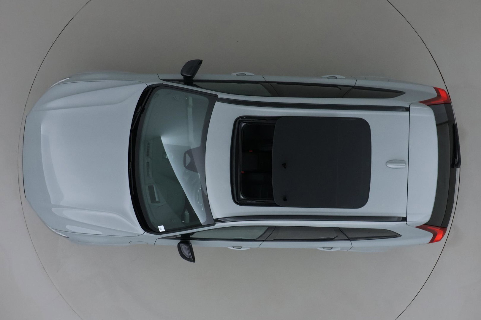 Volvo XC60 T6 Ultra Black Edition | Luchtvering  | 22 Inch | Stoelventilatie | Bowers&Wilkins | Trekhaak | 360° Camera |