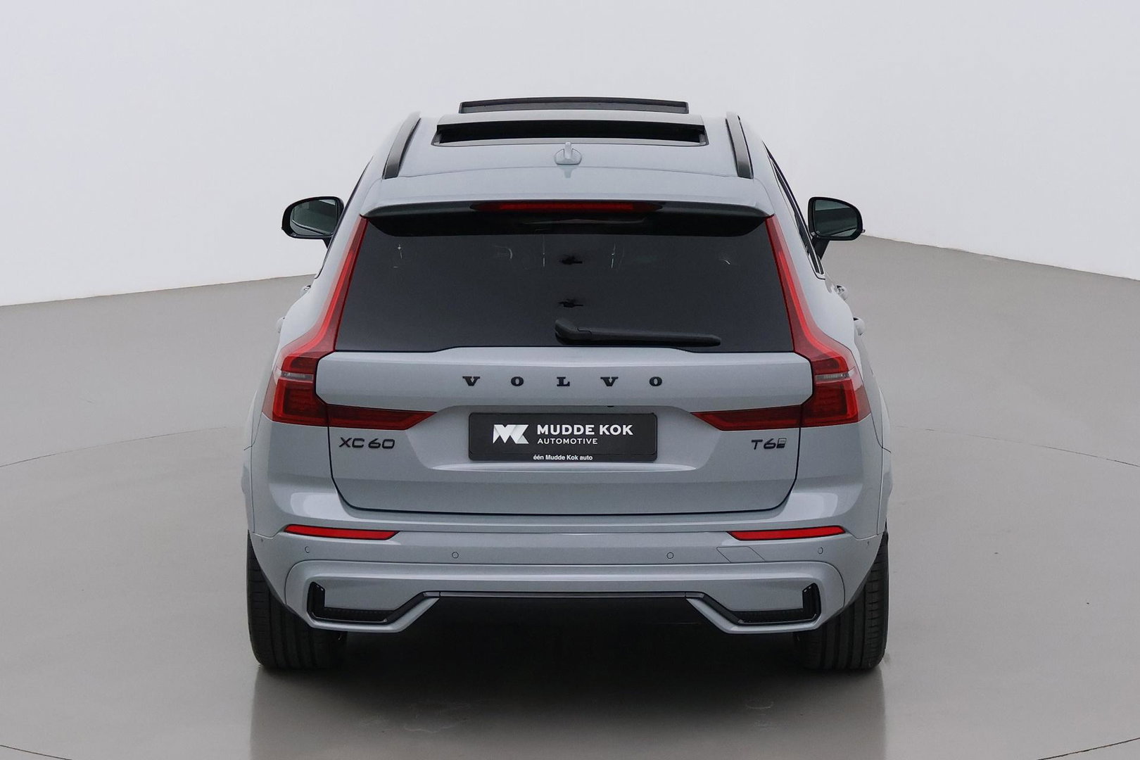 Volvo XC60 T6 Ultra Black Edition | Luchtvering  | 22 Inch | Stoelventilatie | Bowers&Wilkins | Trekhaak | 360° Camera |