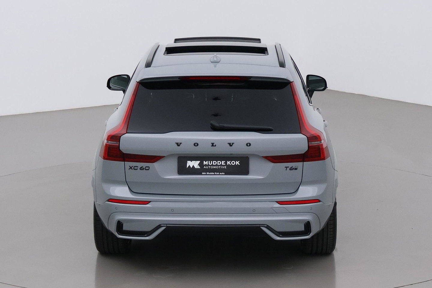 Volvo XC60 T6 Ultra Black Edition | Luchtvering  | 22 Inch | Stoelventilatie | Bowers&Wilkins | Trekhaak | 360° Camera |