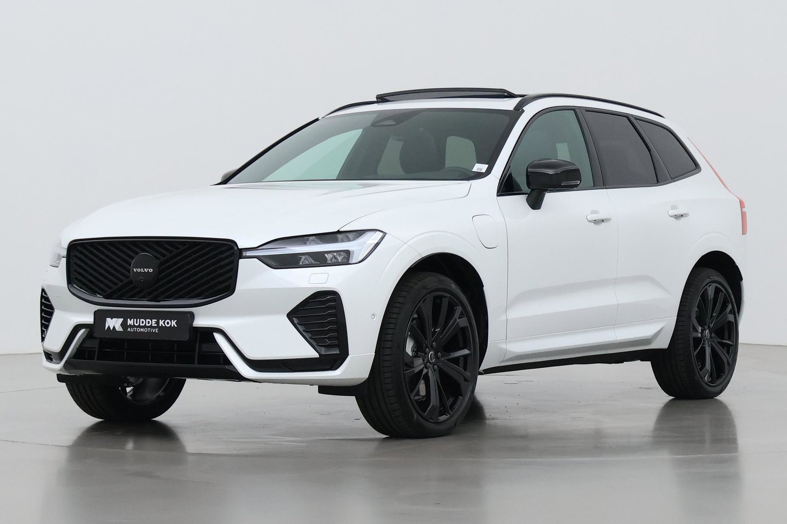 Volvo XC60 T8 Plus Black Edition | Harman/Kardon | Panoramadak | Head-Up | 360° Camera | Memory | ACC | 21 Inch
