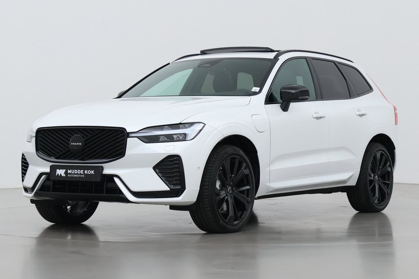 Volvo XC60 T8 Plus Black Edition | Harman/Kardon | Panoramadak | Head-Up | 360° Camera | Memory | ACC | 21 Inch