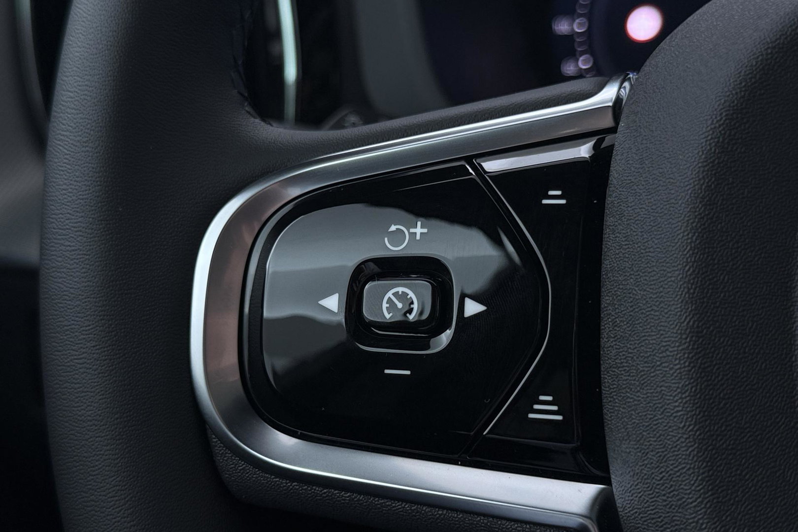Volvo XC60 T8 Plus Black Edition | Harman/Kardon | Panoramadak | Head-Up | 360° Camera | Memory | ACC | 21 Inch