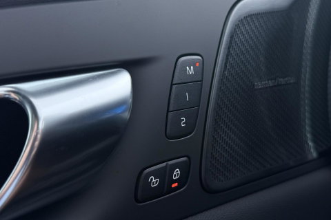 Volvo XC60 T8 Plus Black Edition | Harman/Kardon | Panoramadak | Head-Up | 360° Camera | Memory | ACC | 21 Inch