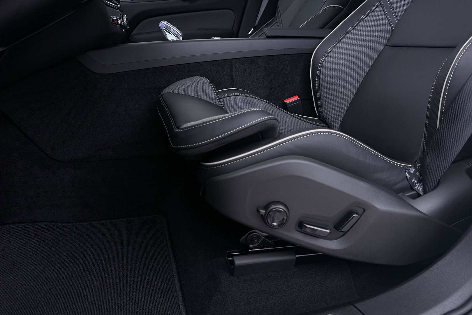 Volvo XC60 T8 Plus Black Edition | Harman/Kardon | Panoramadak | Head-Up | 360° Camera | Memory | ACC | 21 Inch