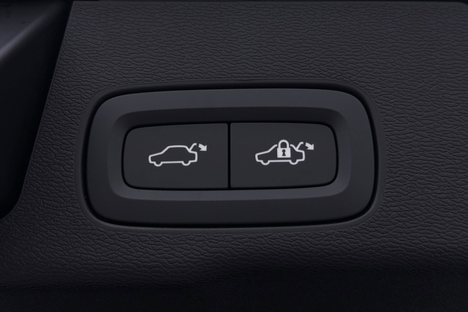 Volvo XC60 T8 Plus Black Edition | Harman/Kardon | Panoramadak | Head-Up | 360° Camera | Memory | ACC | 21 Inch