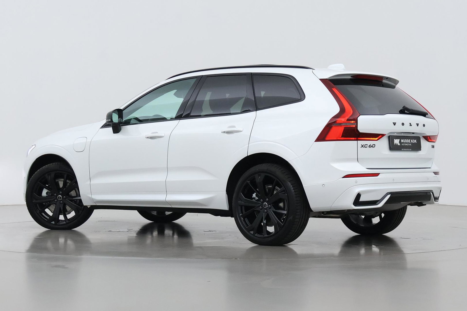 Volvo XC60 T8 Plus Black Edition | Harman/Kardon | Panoramadak | Head-Up | 360° Camera | Memory | ACC | 21 Inch