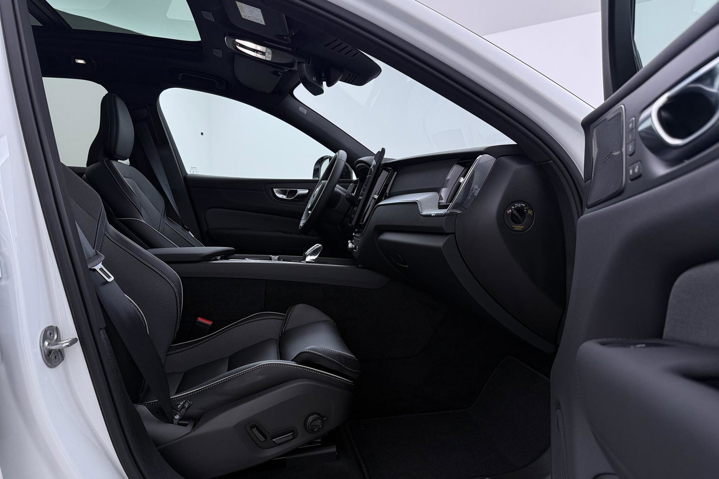 Volvo XC60 T8 Plus Black Edition | Harman/Kardon | Panoramadak | Head-Up | 360° Camera | Memory | ACC | 21 Inch