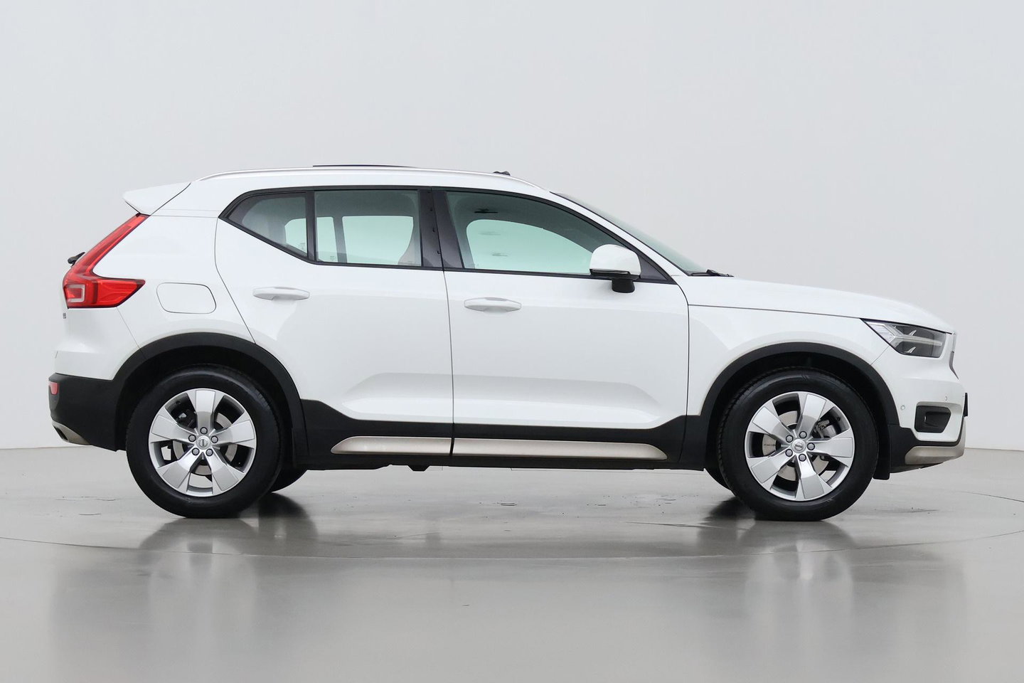 Volvo XC40 2.0 T4 Momentum | Harman/Kardon | Panoramadak | 360° Camera | Trekhaak | BLIS | Camera