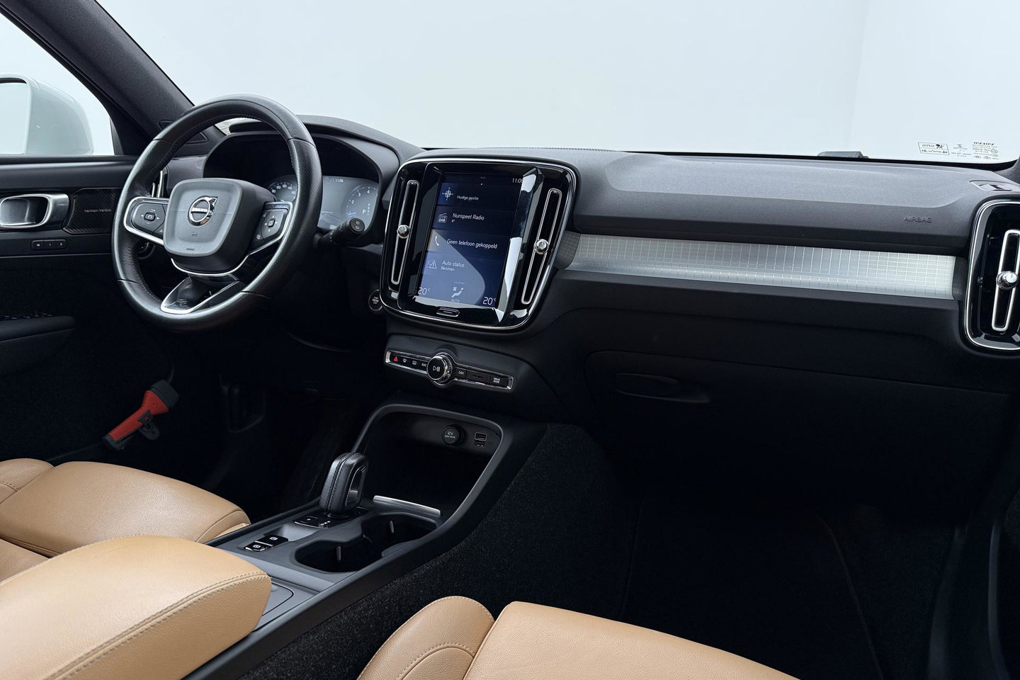 Volvo XC40 2.0 T4 Momentum | Harman/Kardon | Panoramadak | 360° Camera | Trekhaak | BLIS | Camera