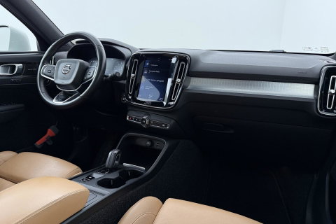 Volvo XC40 2.0 T4 Momentum | Harman/Kardon | Panoramadak | 360° Camera | Trekhaak | BLIS | Camera