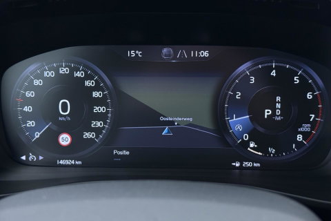 Volvo XC40 2.0 T4 Momentum | Harman/Kardon | Panoramadak | 360° Camera | Trekhaak | BLIS | Camera