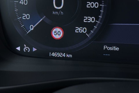 Volvo XC40 2.0 T4 Momentum | Harman/Kardon | Panoramadak | 360° Camera | Trekhaak | BLIS | Camera