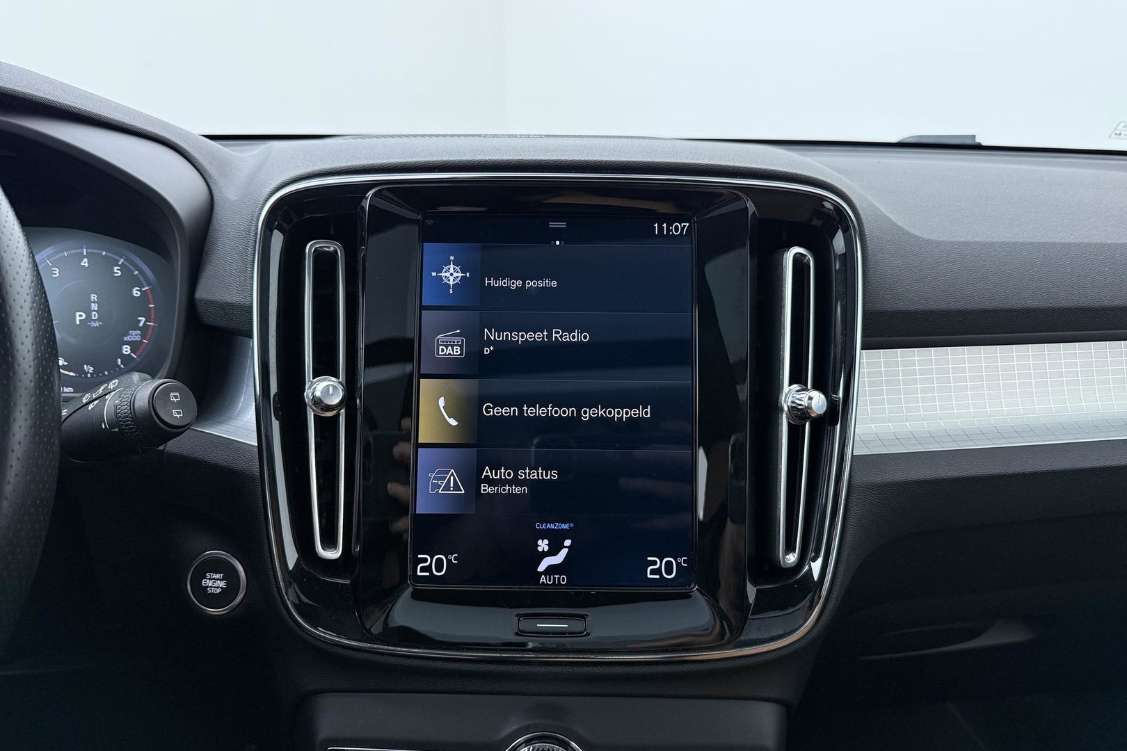 Volvo XC40 2.0 T4 Momentum | Harman/Kardon | Panoramadak | 360° Camera | Trekhaak | BLIS | Camera