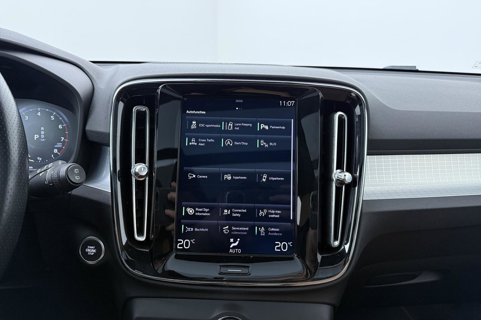 Volvo XC40 2.0 T4 Momentum | Harman/Kardon | Panoramadak | 360° Camera | Trekhaak | BLIS | Camera