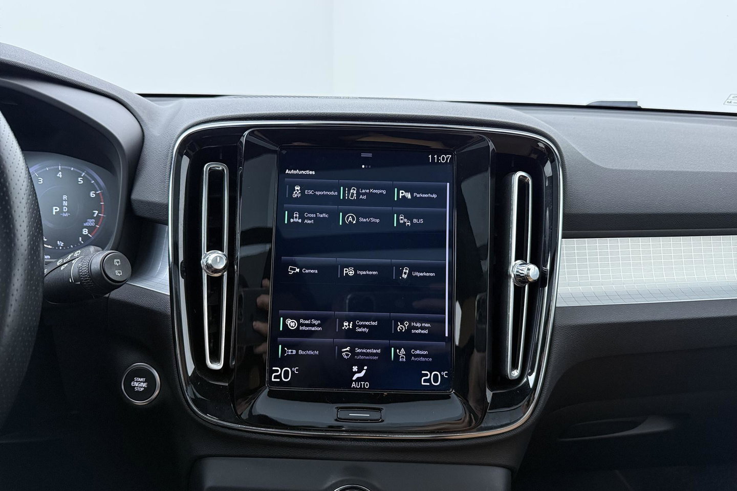 Volvo XC40 2.0 T4 Momentum | Harman/Kardon | Panoramadak | 360° Camera | Trekhaak | BLIS | Camera