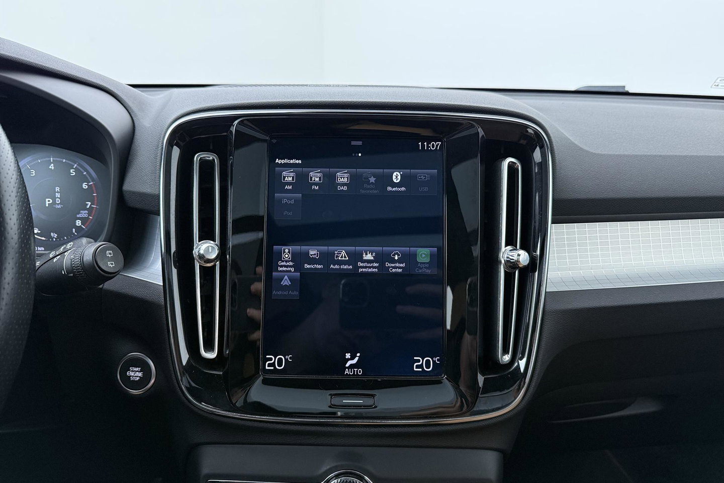 Volvo XC40 2.0 T4 Momentum | Harman/Kardon | Panoramadak | 360° Camera | Trekhaak | BLIS | Camera