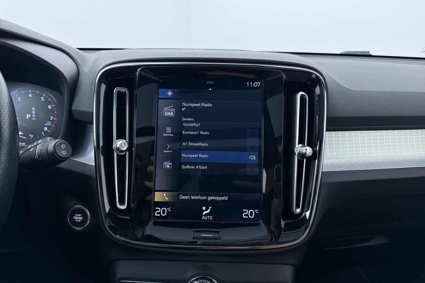 Volvo XC40 2.0 T4 Momentum | Harman/Kardon | Panoramadak | 360° Camera | Trekhaak | BLIS | Camera