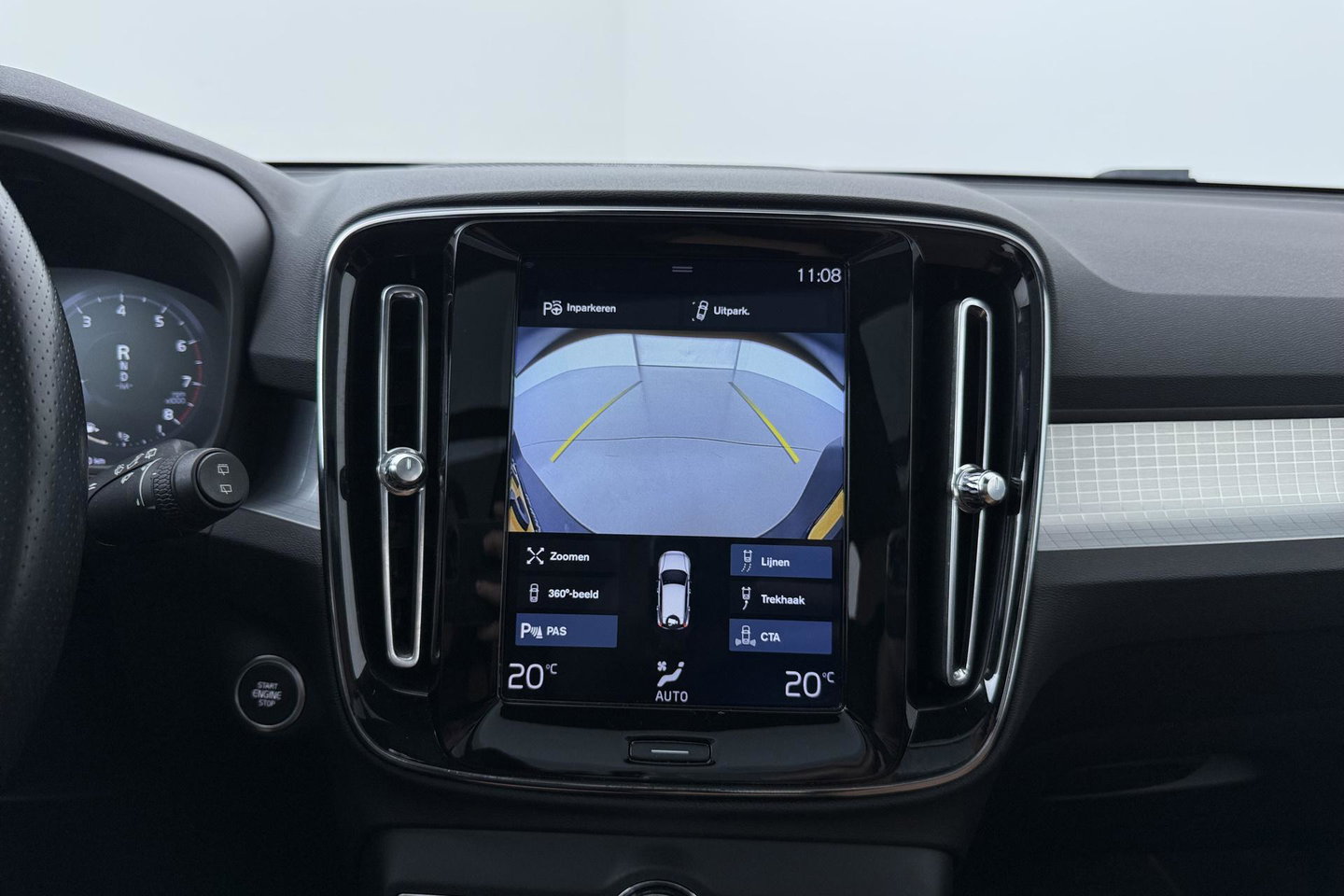 Volvo XC40 2.0 T4 Momentum | Harman/Kardon | Panoramadak | 360° Camera | Trekhaak | BLIS | Camera