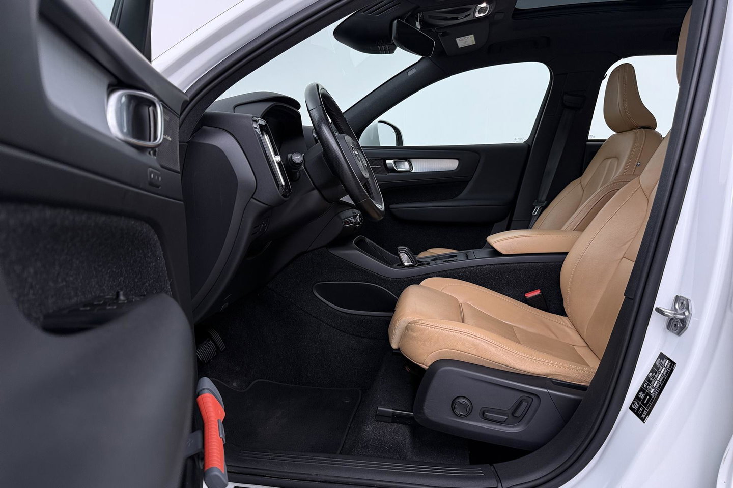 Volvo XC40 2.0 T4 Momentum | Harman/Kardon | Panoramadak | 360° Camera | Trekhaak | BLIS | Camera