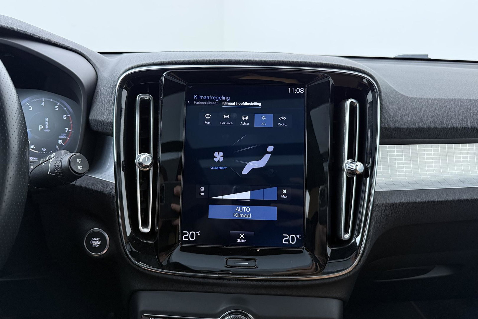 Volvo XC40 2.0 T4 Momentum | Harman/Kardon | Panoramadak | 360° Camera | Trekhaak | BLIS | Camera