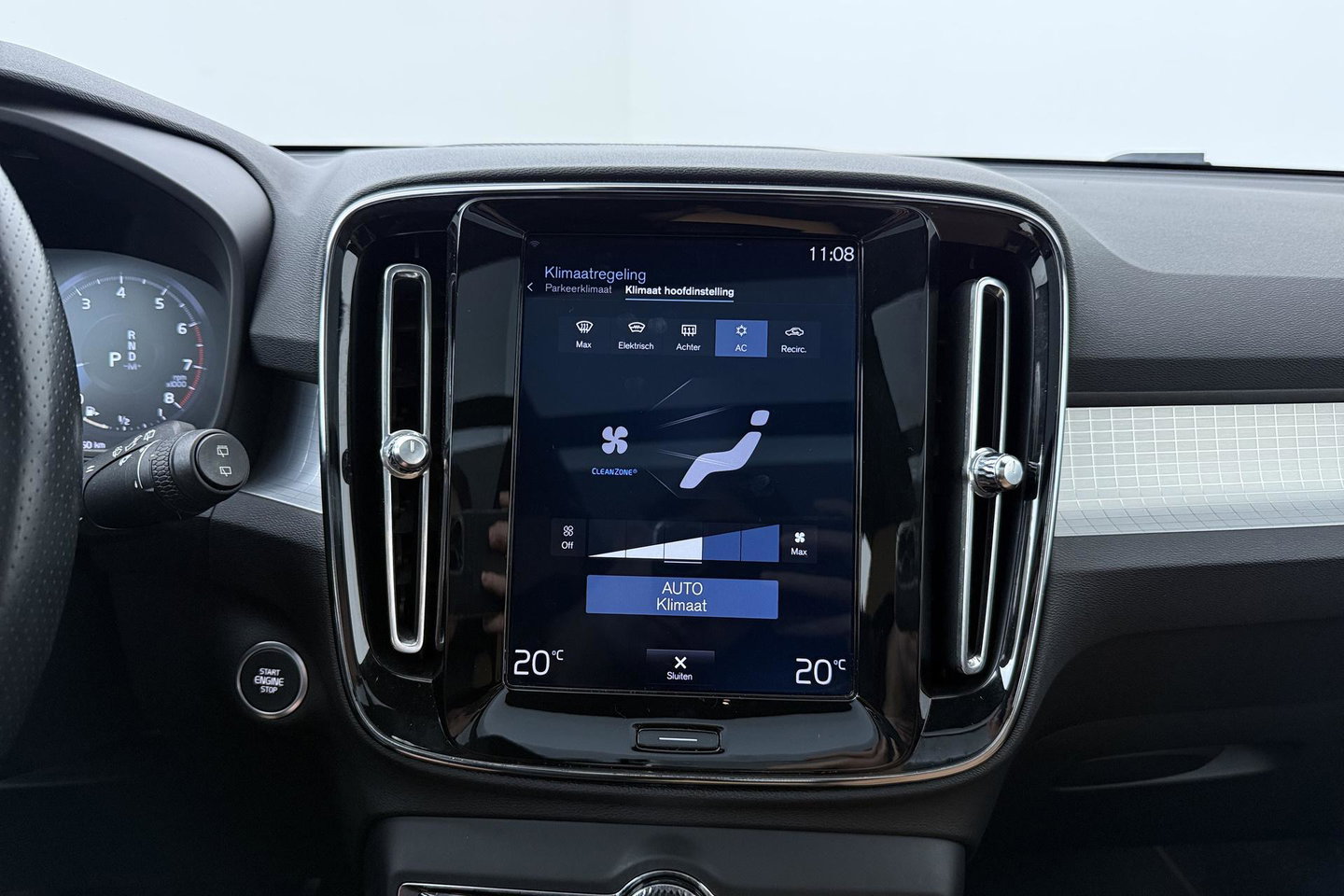Volvo XC40 2.0 T4 Momentum | Harman/Kardon | Panoramadak | 360° Camera | Trekhaak | BLIS | Camera