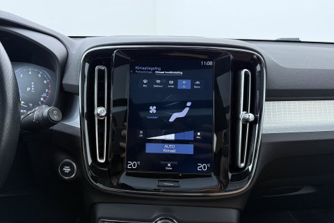 Volvo XC40 2.0 T4 Momentum | Harman/Kardon | Panoramadak | 360° Camera | Trekhaak | BLIS | Camera